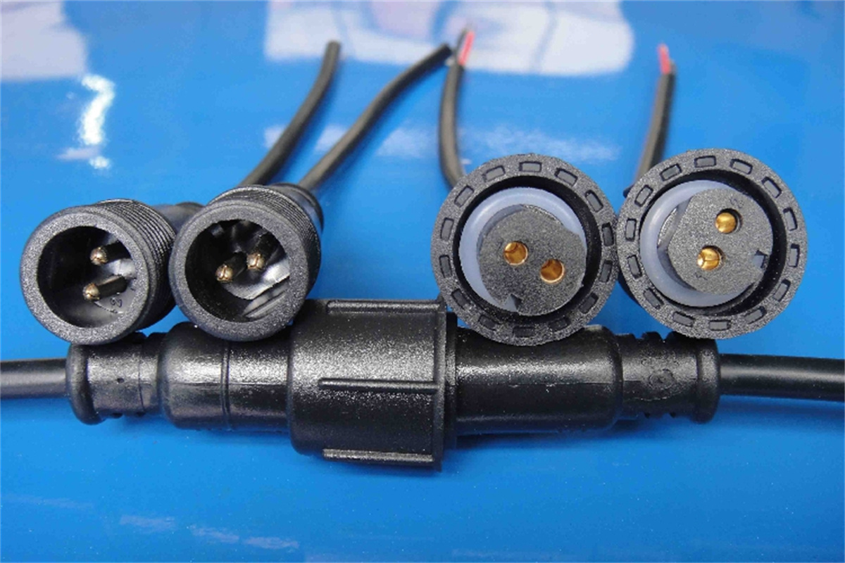 Hvilken vanntett pluggprodusent er rimeligst